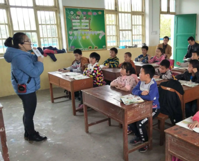 <b>目击村庄学校的窘境县城教师然选择返乡支教主动调回村庄编制</b>