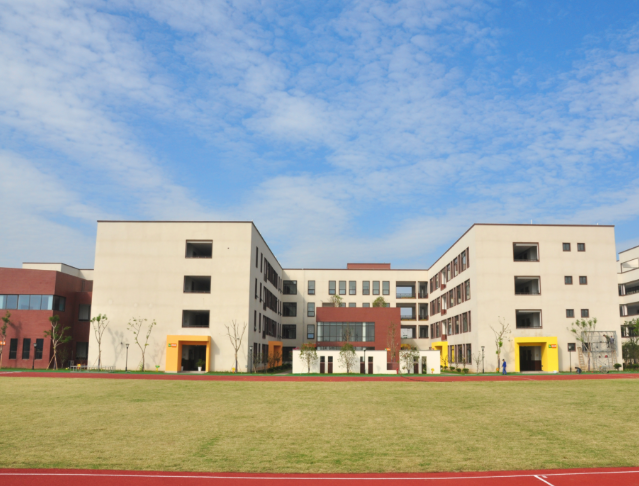 新学期师生的到来变革强师让教育质量节